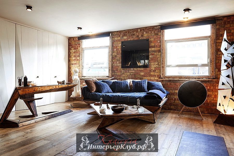 Мягкий текстильный декор, массивные деревянные полы и дизайнерская деревянная мебель создают уютную атмосферу для отдыха